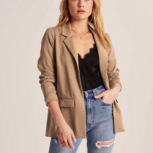 NWT Abercrombie & Fitch Drapey Blazer in Camel
Brown sz S